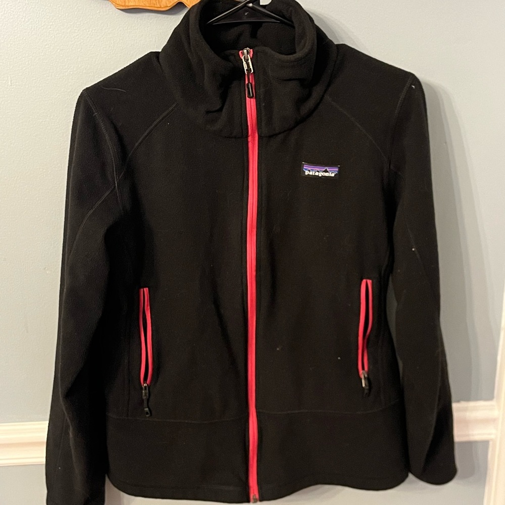 Patagonia women’s black polyester fleece jacket